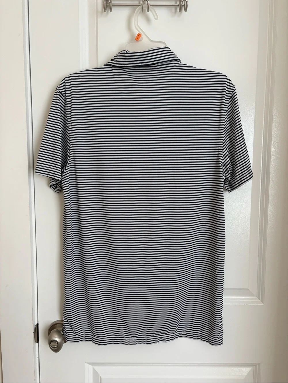 J CREW | MEN’S PERFORMANCE POLO | NAVY AND BLUE STRIPED | SIZE MEDIUM